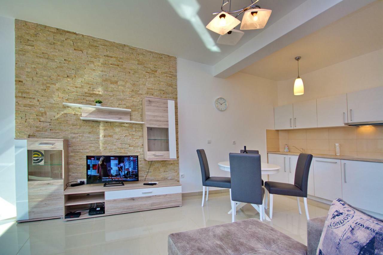 Apartment Dobrota Cattaro Esterno foto